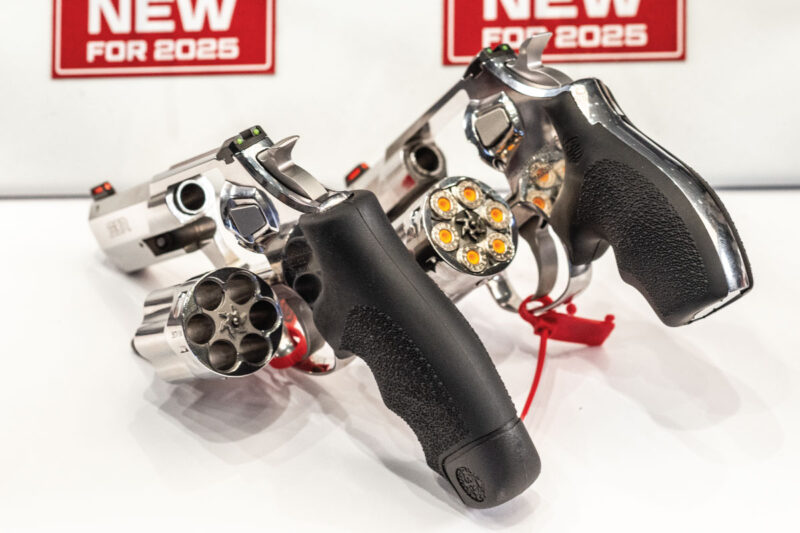Cylinder open and ready – the push-button release and crane lock make maintenance a breeze