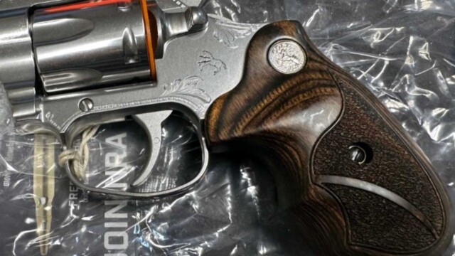Colt-King-Cobra-357-LITE-ENGRAVE-from-Custom-Shop_grip_detail