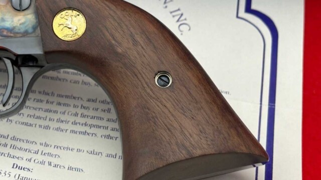 FIRST-YEAR-2012-Colt-Custom-Shop-SAA-New-Frontier-Royal-Blue-45LC_grip_detail