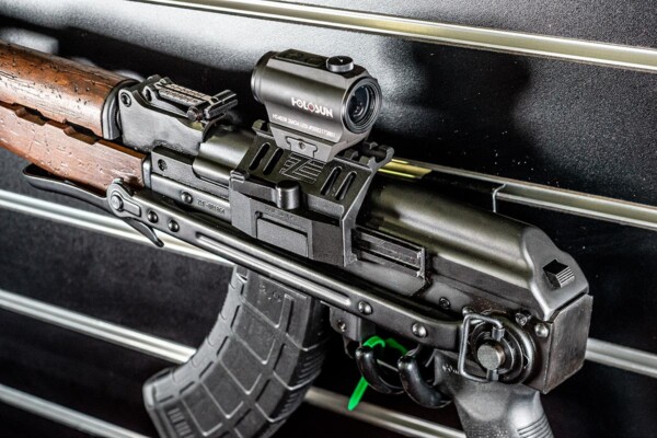 Zastava Underfolder featuring HOLOSUN scope