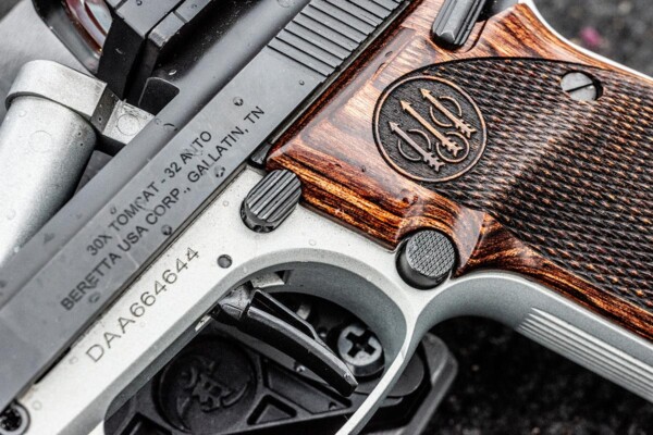 features of Beretta-30X Tomcat micro compact pistol