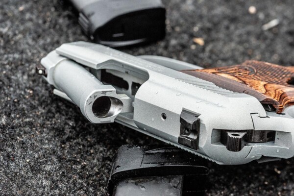 features of Beretta-30X Tomcat micro compact pistol