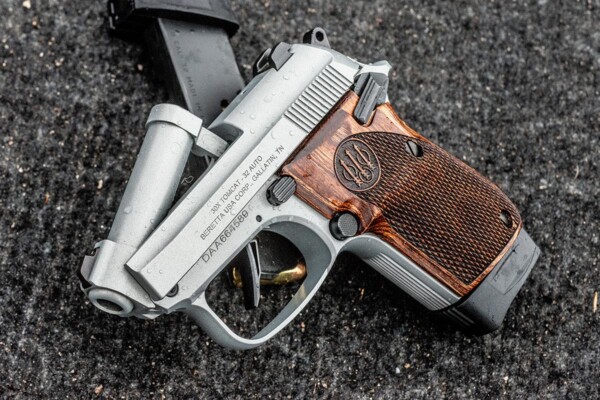 features of Beretta 30X Tomcat micro compact pistol