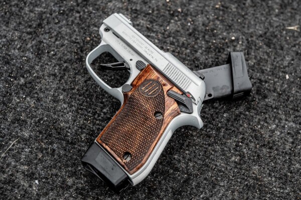 features of Beretta 30X Tomcat micro compact pistol
